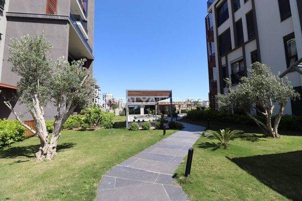 Spacious Flats in a Complex with Pool and Security in Altintas