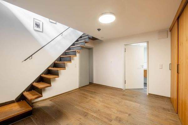 Treppe ins Souterrain