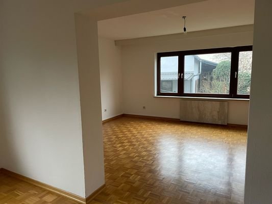 EG Blick vom Essbereich in den Wohnbereich