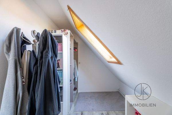 DG - Kind 3 (Ankleide)