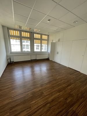 Büro-/Praxisflächen