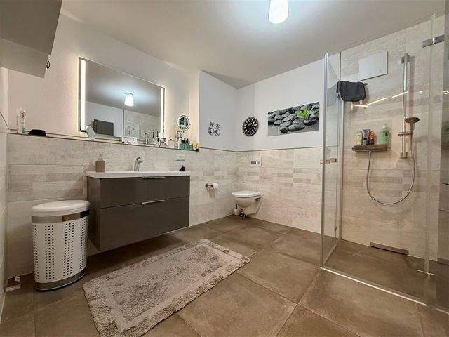 Moderne 4-Zimmer-Wohnung mit großzügigem Balkon und TG-Stellplatz // Schulenhof, Molfsee - Foto 5
