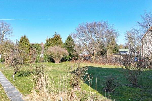 Garten mit möglichem Baugrundstück