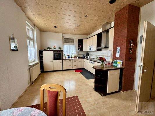 OG: Großzügige Küche