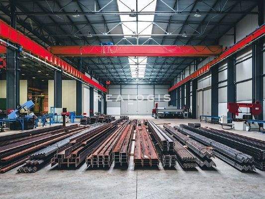 Innenansicht Halle Kran