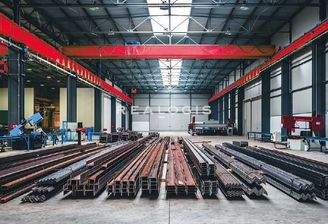 Innenansicht Halle Kran