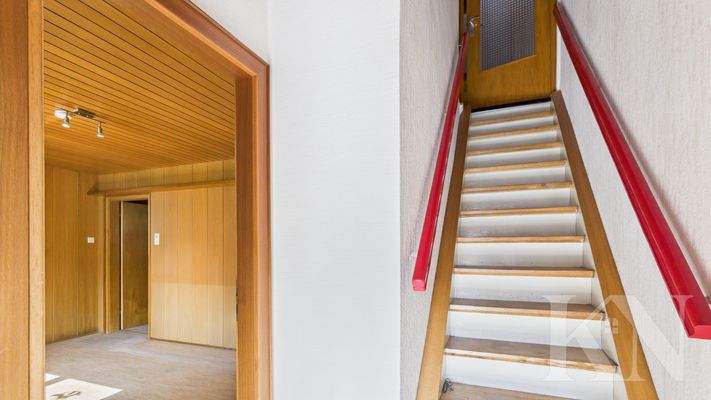 Treppe ins Obergeschoß