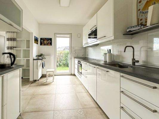 Hochwertige Einbauküche inklusive