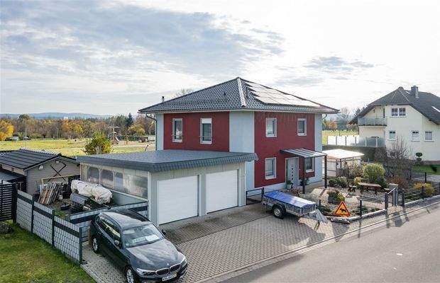 Nord-Ansicht mit Carport