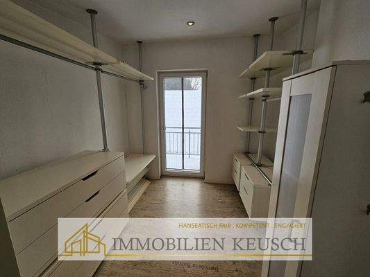 Ankleide mit Balkon OG