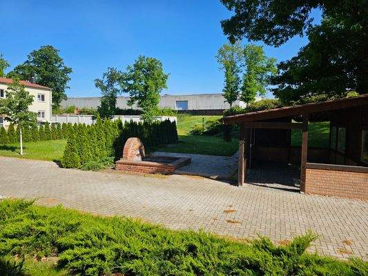 Schuppen mit Springbrunnen