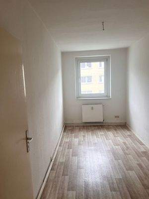 Leeres Zimmer mit Fenster