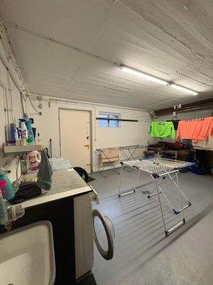 Hauswirtschaftsraum mit Wäsche