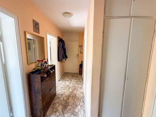 Flur mit Einbauschrank