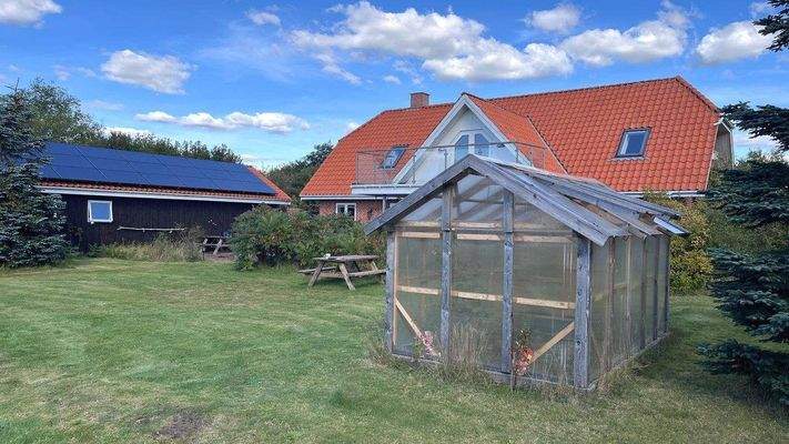 Rückseite Terasse Gewächshaus Garage