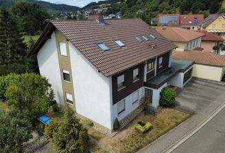 5265 - Mehrfamilienhaus mit Garage und großem Garten