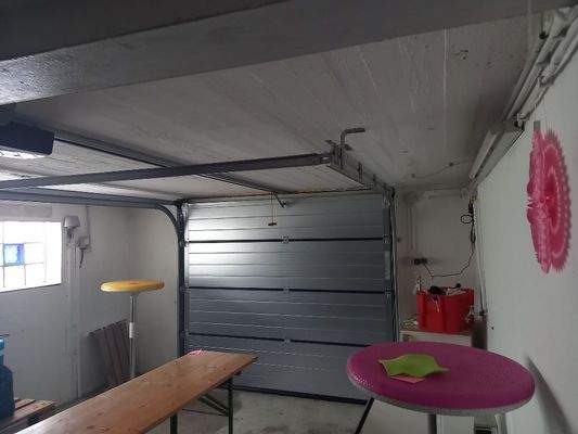 Garage mit elektr. Öffnung