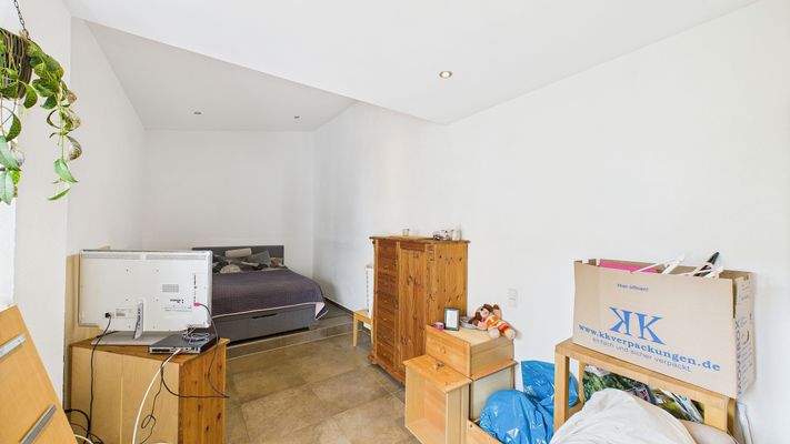 CAM01984G0-PR0499-STILL023