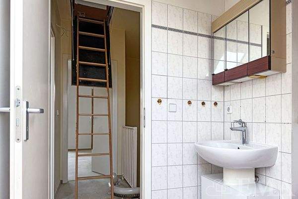 Blick vom WC - Zugang zum Spitzboden