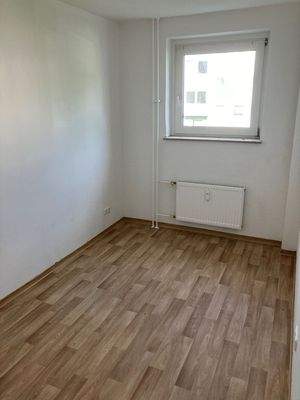 Weiteres Zimmer mit Fenster.jpg