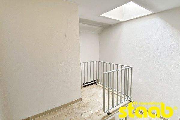 Haupteingangsbereich und Treppenhaus