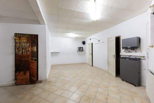 Durchgangskellerraum