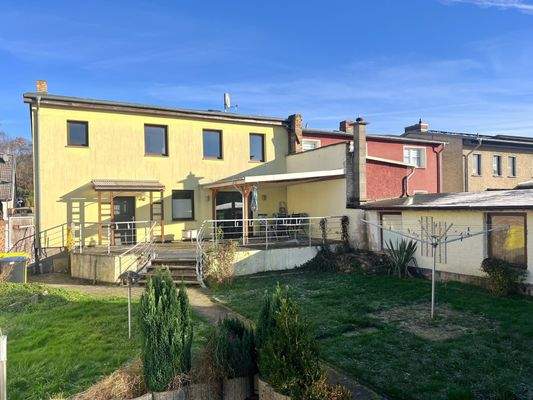 Das Haus aus Gartenansicht