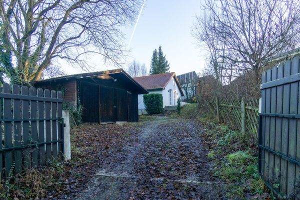 Zufahrt und große Scheune