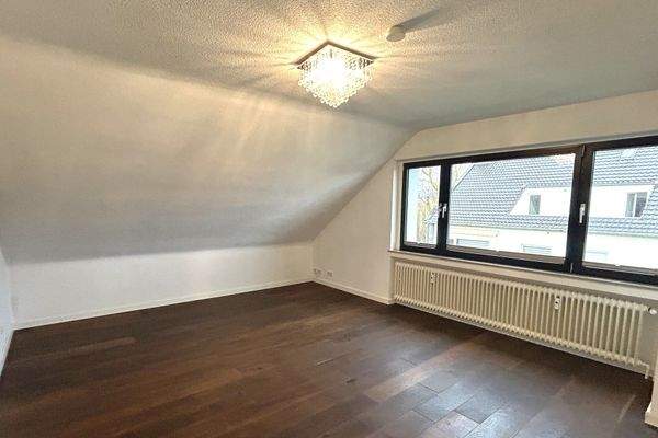 großzügiges Wohnzimmer