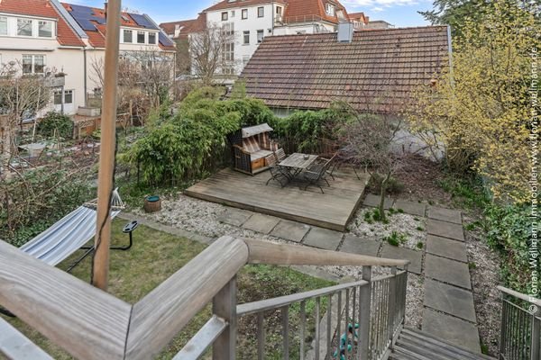 ... mit Blick in den Garten ...