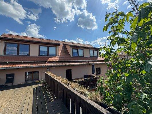 Blick von der Terrasse zum Haus