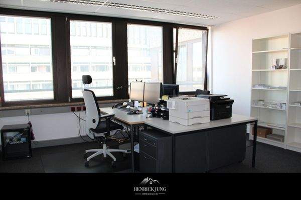 Büroraum ausgestattet