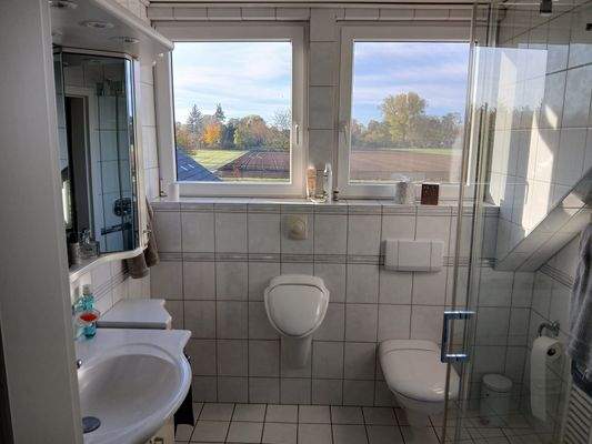 Helles Bad mit Ausblick