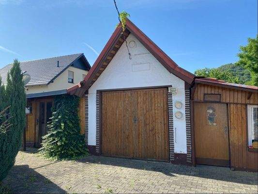 Garage mit Anbauten