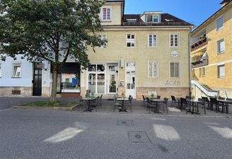 Das Wohnhaus mit Gewerbefläche im EG von außen