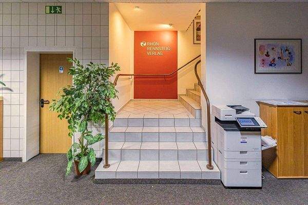 10 Zugang zum Obergeschoss Gewerbe.jpg