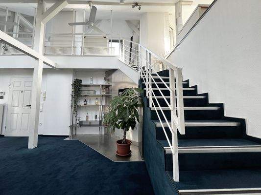 Wohnzimmer, Aufgang zur Galerie (2)