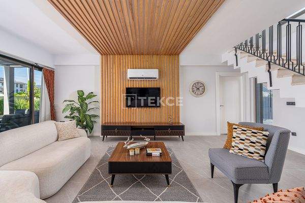 Villa with a Pool and Garden Near Çalış Beach in Fethiye