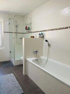 Bad mit Wanne Obergeschoss