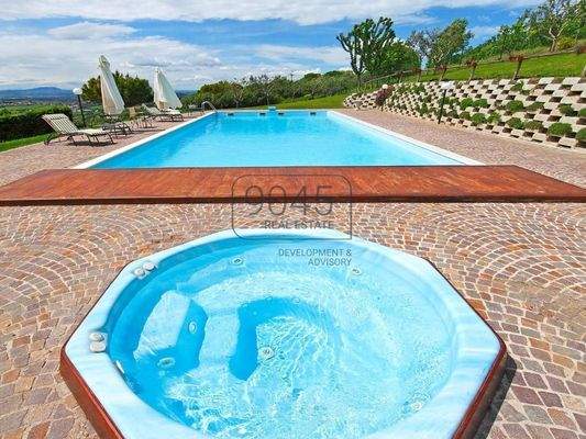 Panoramavilla mit Pool, Spa und 12 Hektar Privatland in Gradara - Marken
