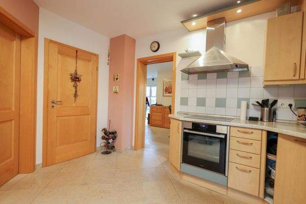 Küche mit Speisekammer.jpeg