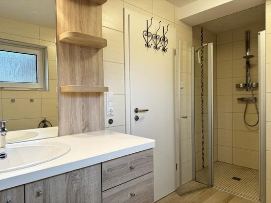 Duschbad im Erdgeschoss