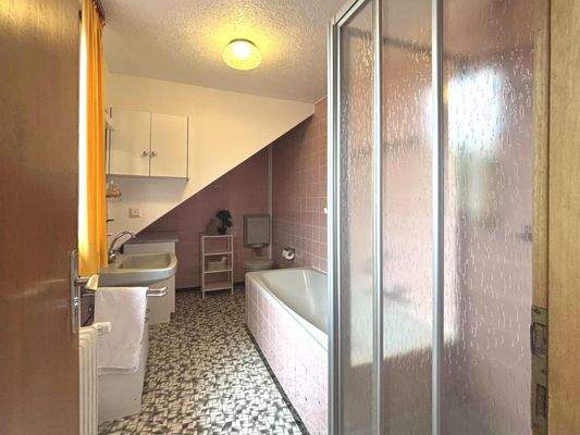 OG links - Duschwannenbad