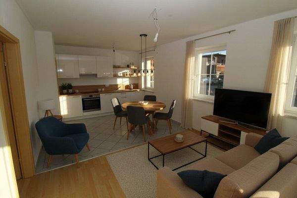 Küchen- und Wohnbereich: KI generiert