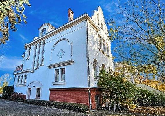 Ansicht Villa Einfahrtseite