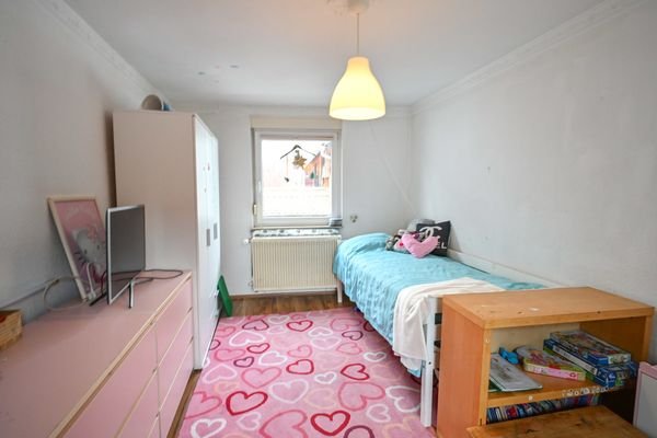Schlafzimmer 1 von 3 OG