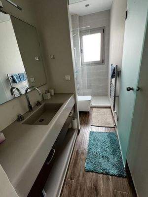 Kreta, Kolymvari: Zweistöckige Villa mit Infinity-Pool und Meerblick zu verkaufen