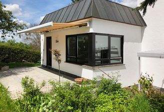 Schöne, sonnige Terrasse