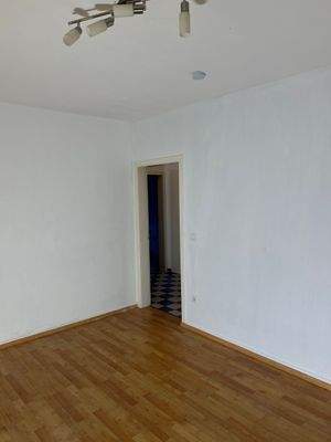 Leeres Zimmer mit Parkett