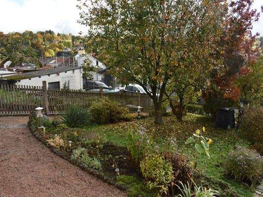 Zuwegung vom unteren Grundstückseingang